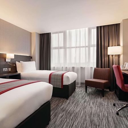 Ramada By Wyndham Leeds East Hotell Eksteriør bilde