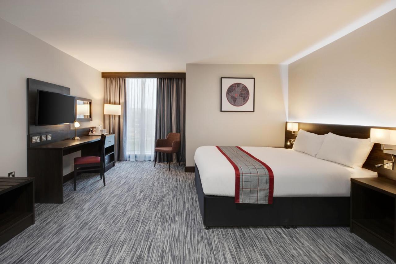 Ramada By Wyndham Leeds East Hotell Eksteriør bilde