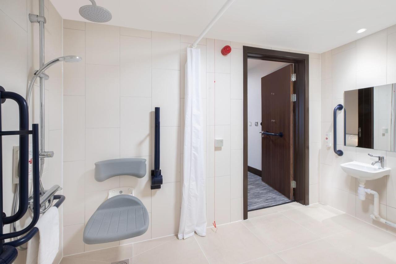 Ramada By Wyndham Leeds East Hotell Eksteriør bilde