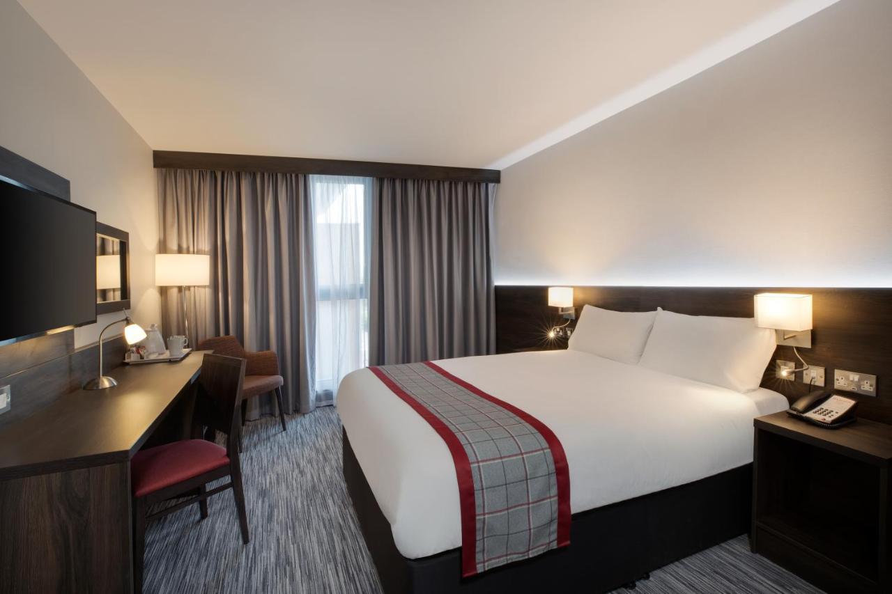 Ramada By Wyndham Leeds East Hotell Eksteriør bilde