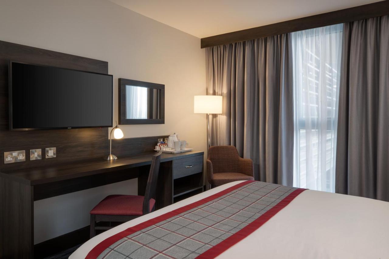 Ramada By Wyndham Leeds East Hotell Eksteriør bilde
