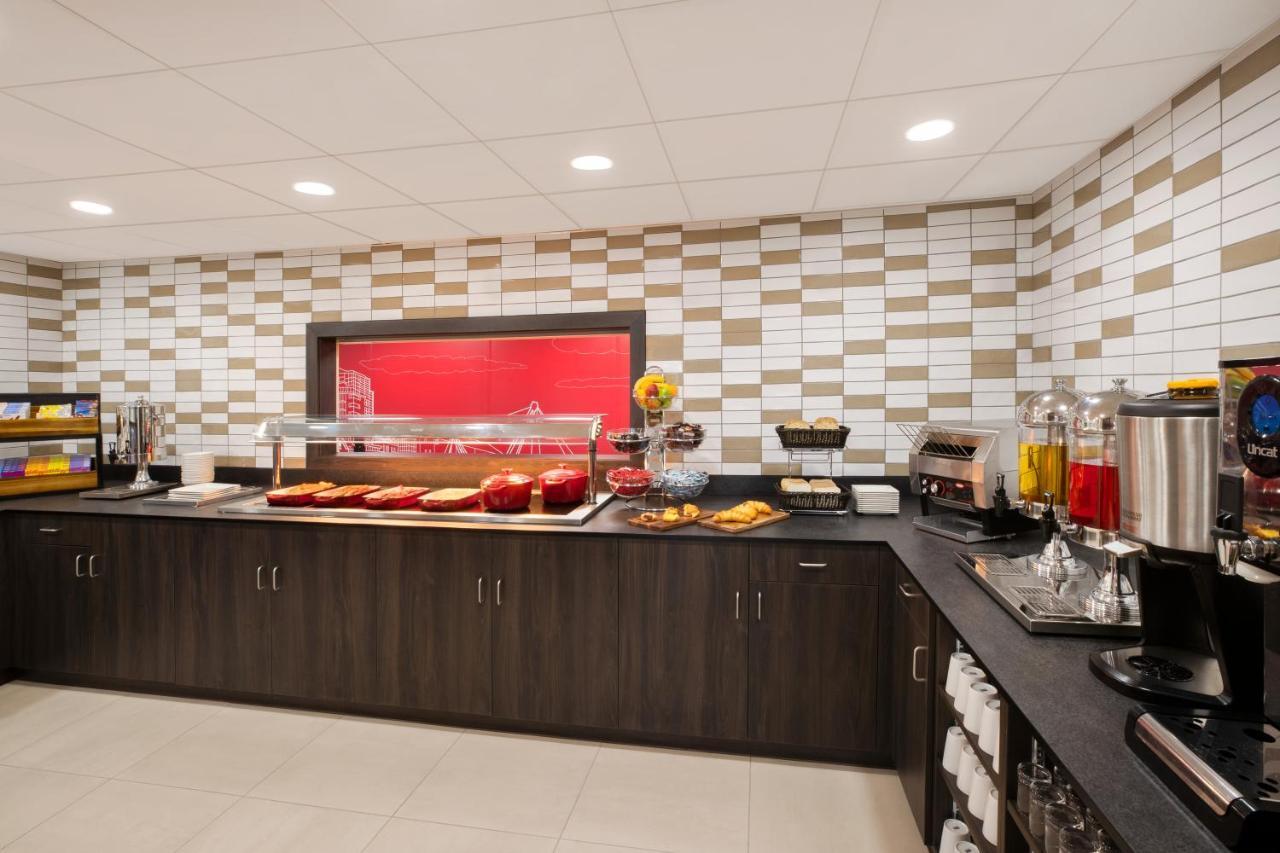 Ramada By Wyndham Leeds East Hotell Eksteriør bilde