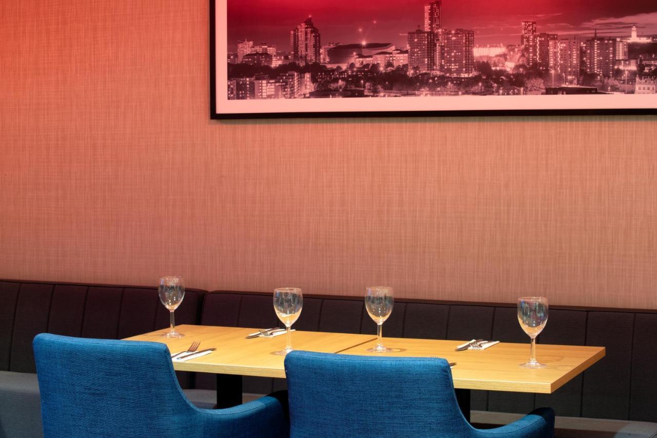 Ramada By Wyndham Leeds East Hotell Eksteriør bilde