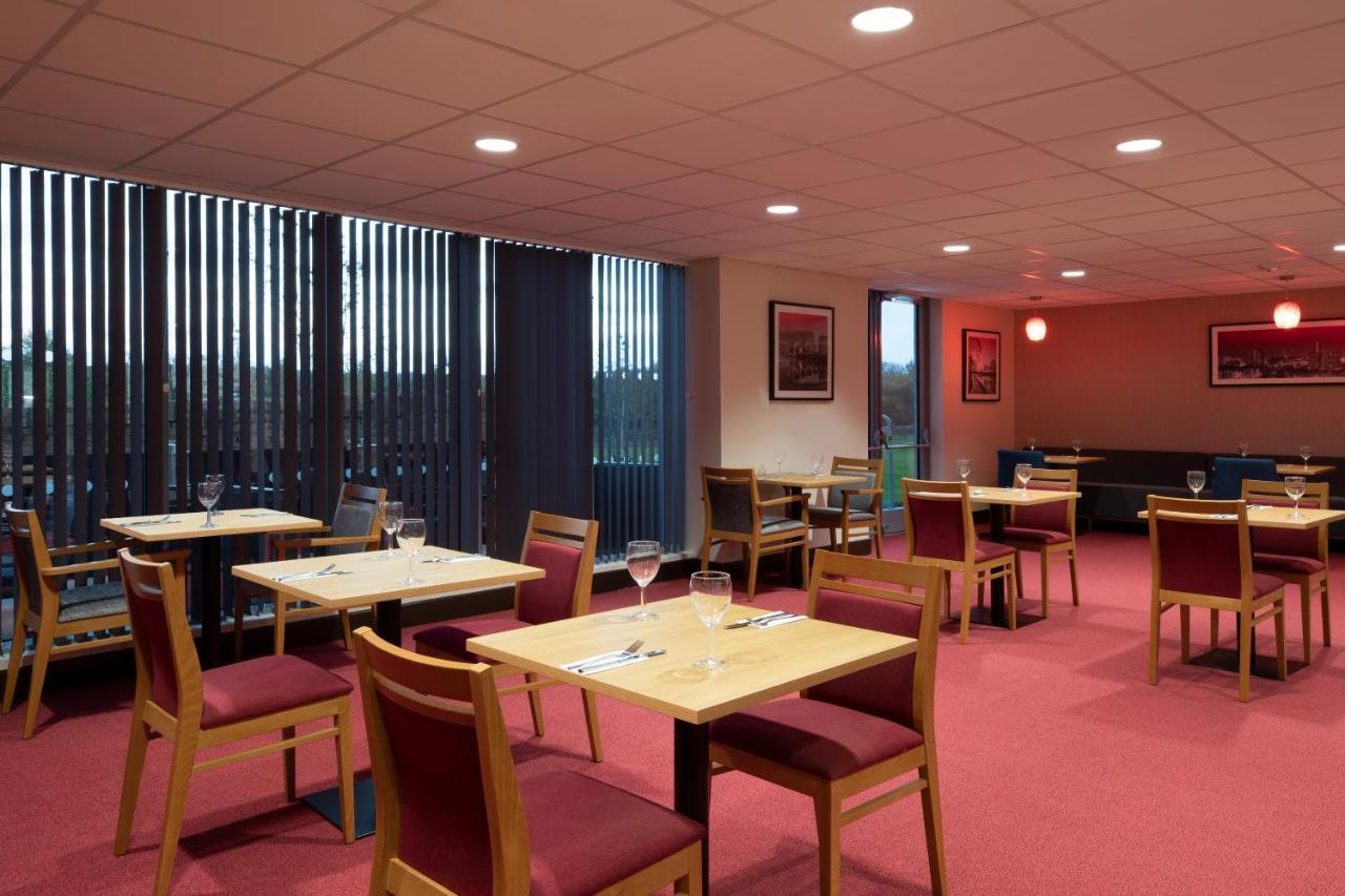 Ramada By Wyndham Leeds East Hotell Eksteriør bilde