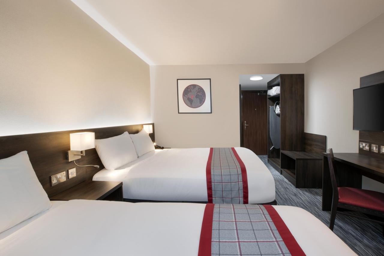 Ramada By Wyndham Leeds East Hotell Eksteriør bilde