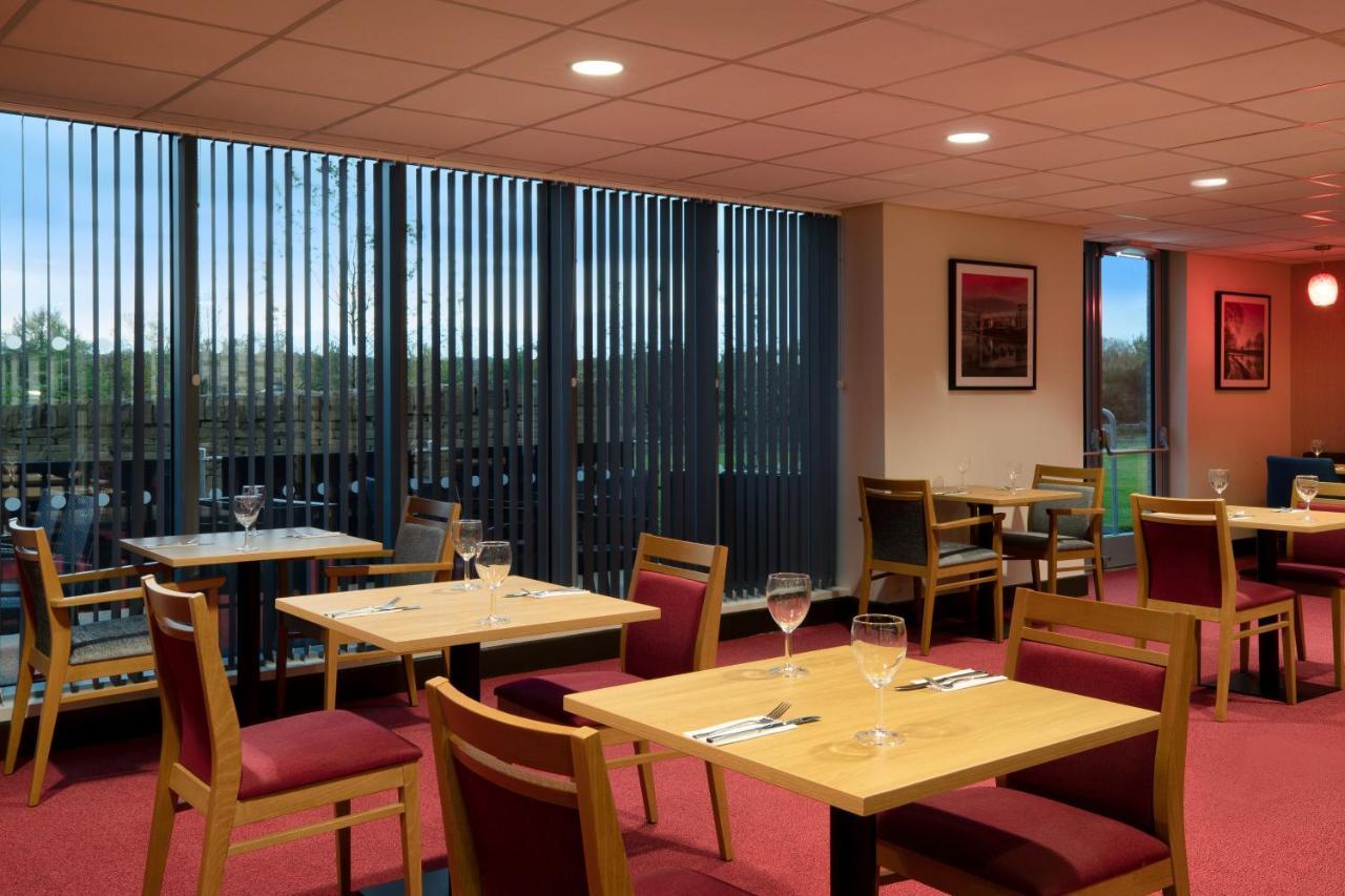 Ramada By Wyndham Leeds East Hotell Eksteriør bilde