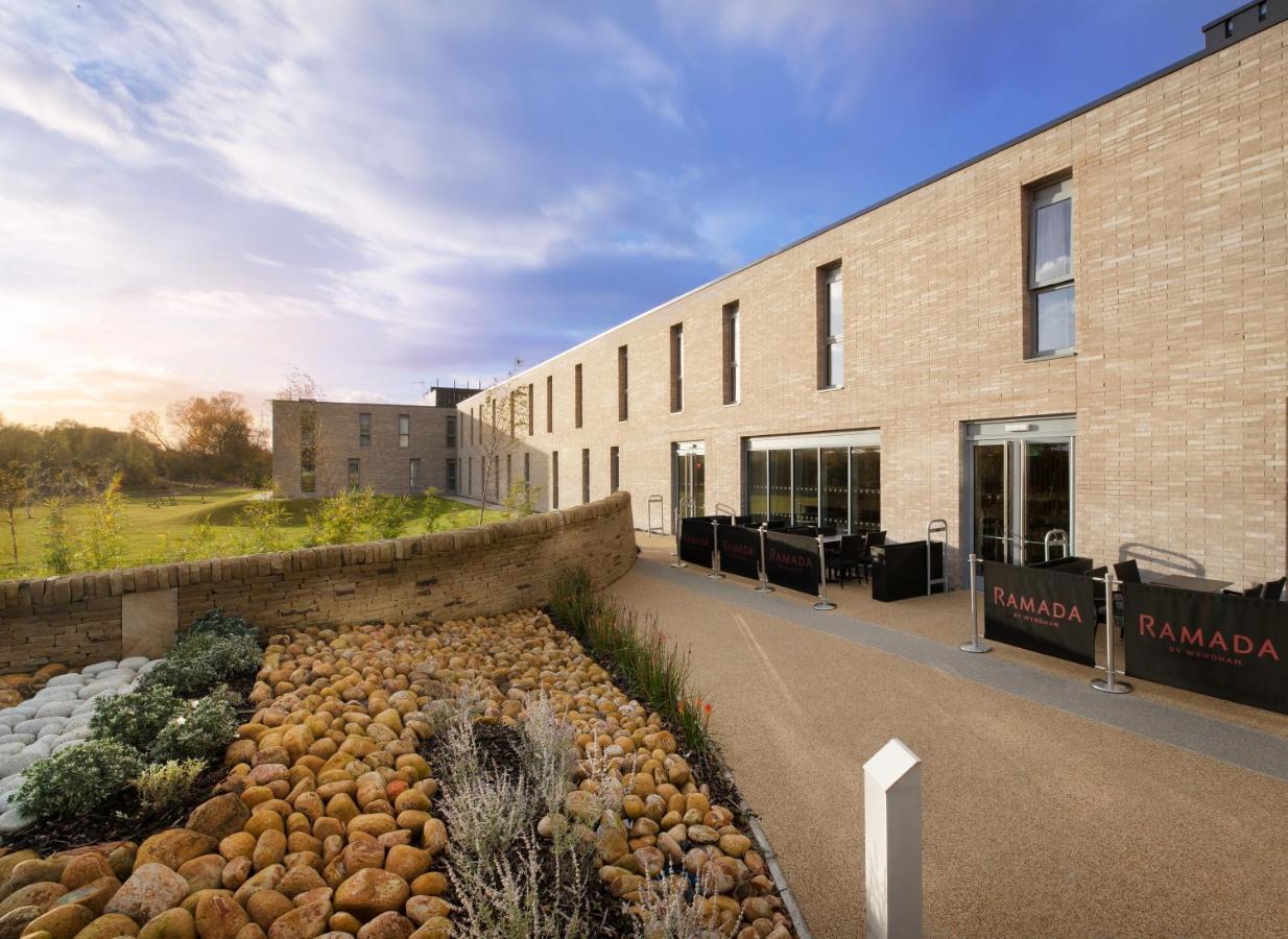 Ramada By Wyndham Leeds East Hotell Eksteriør bilde