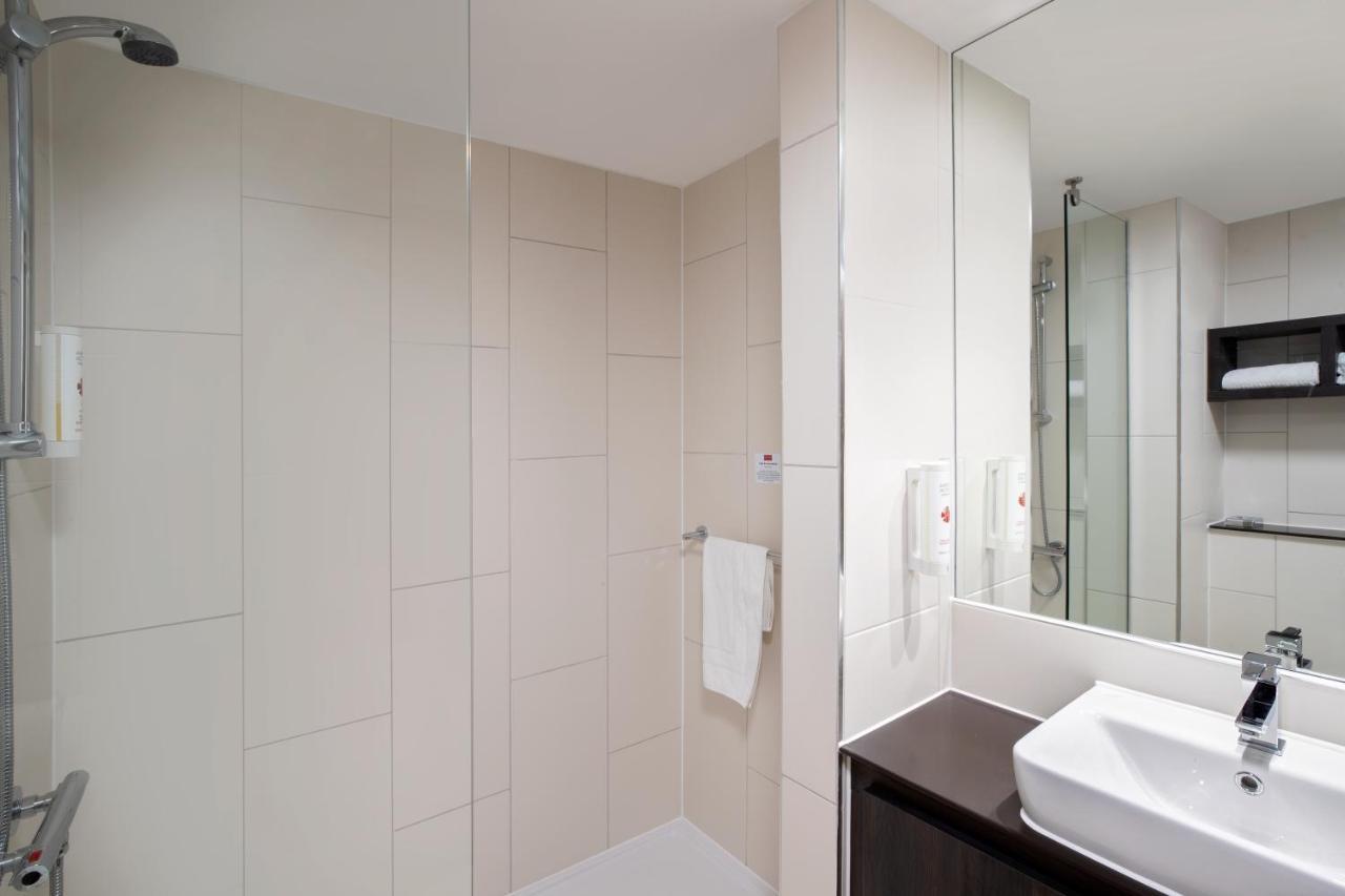Ramada By Wyndham Leeds East Hotell Eksteriør bilde