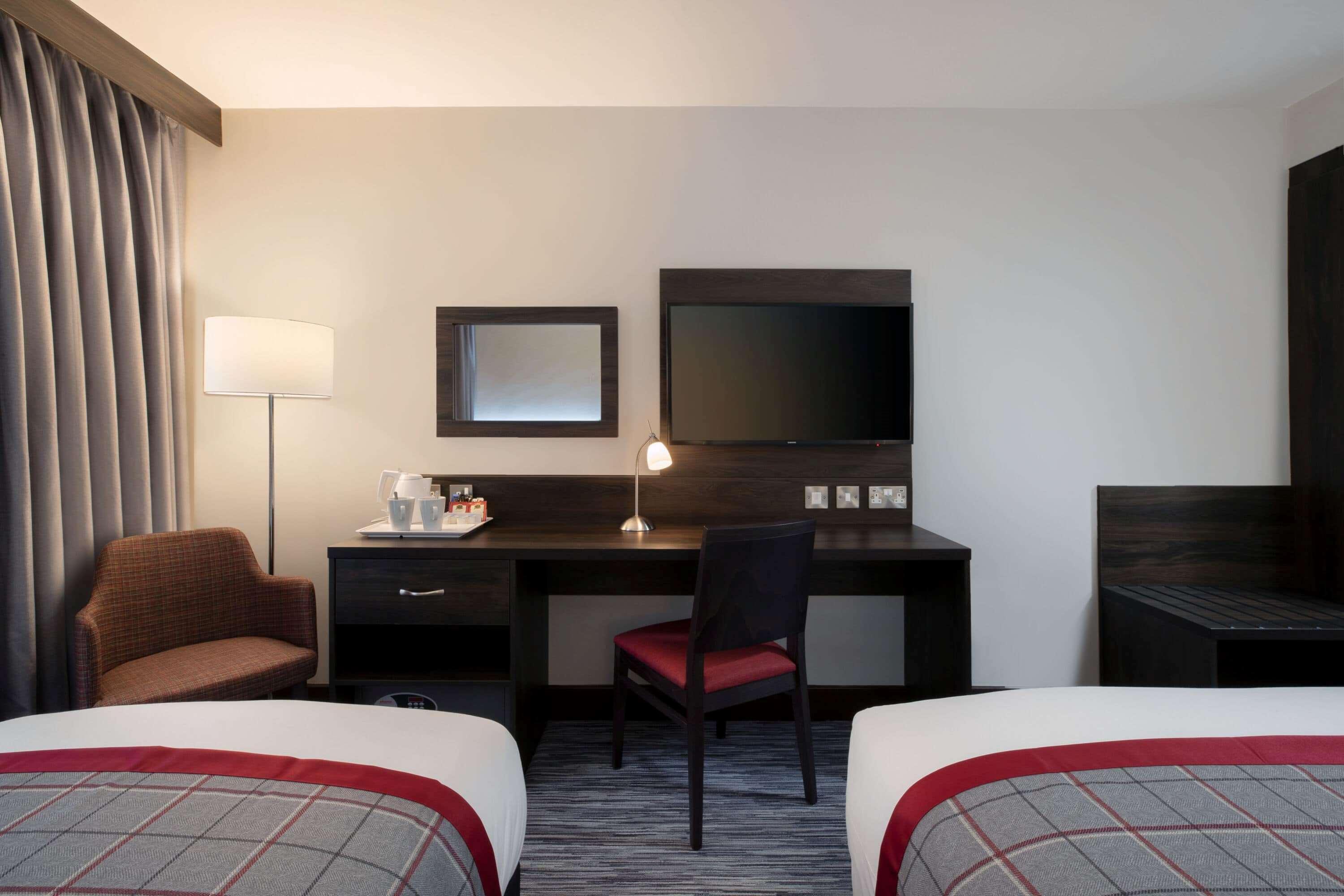 Ramada By Wyndham Leeds East Hotell Eksteriør bilde