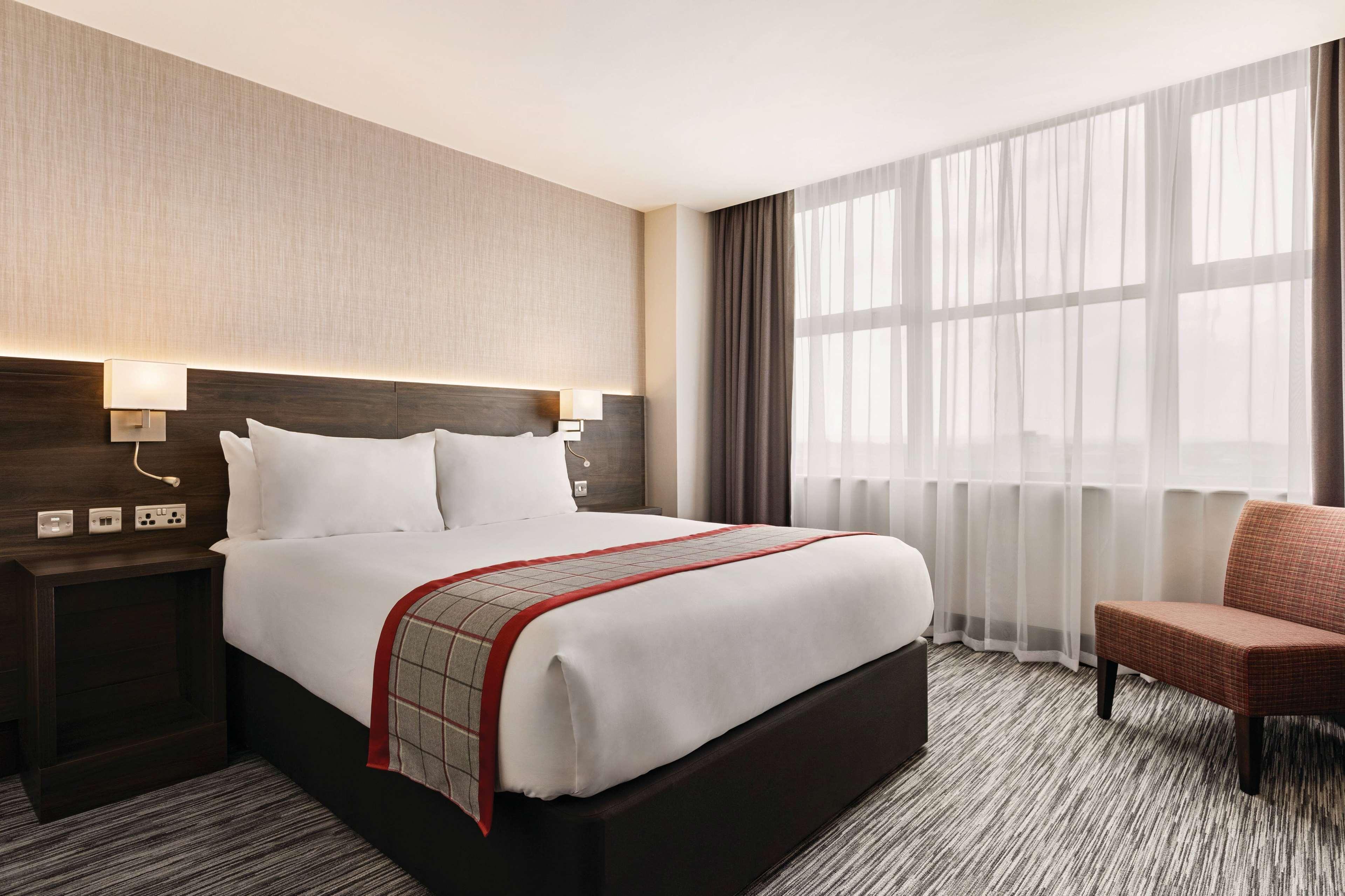 Ramada By Wyndham Leeds East Hotell Eksteriør bilde